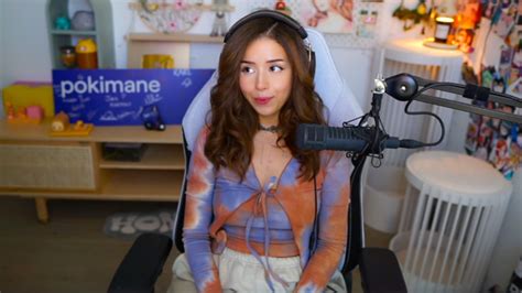 pokimane nude tits|POKIMANE SHOWS HER TITS ON TWITCH LIVE STREAM。